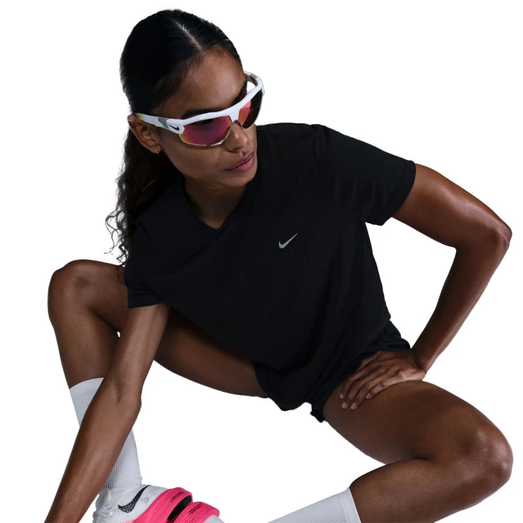 camiseta-nike-dri-fit-mujer-black-reflective-silv-2