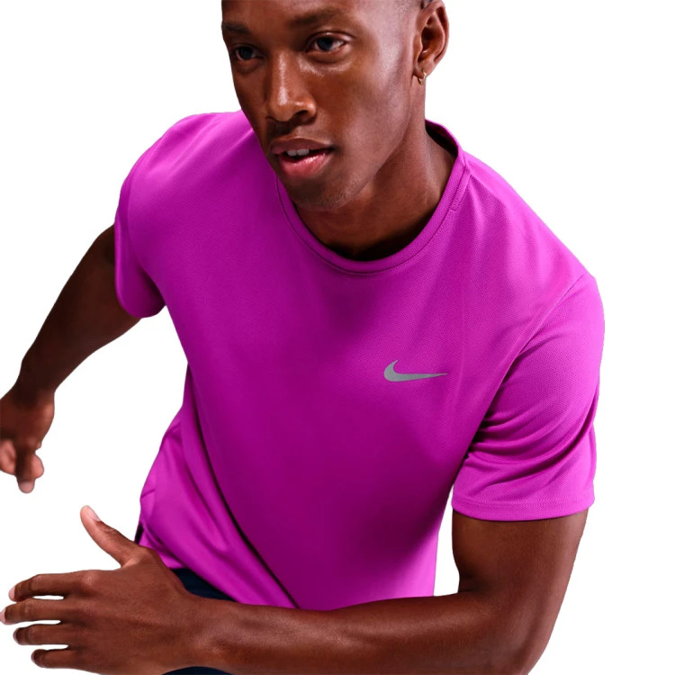 camiseta-nike-dri-fit-miler-vivid-purple-reflective-silv-5