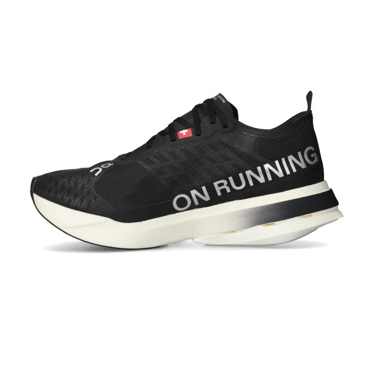 zapatilla-on-cloudboom-strike-black-2
