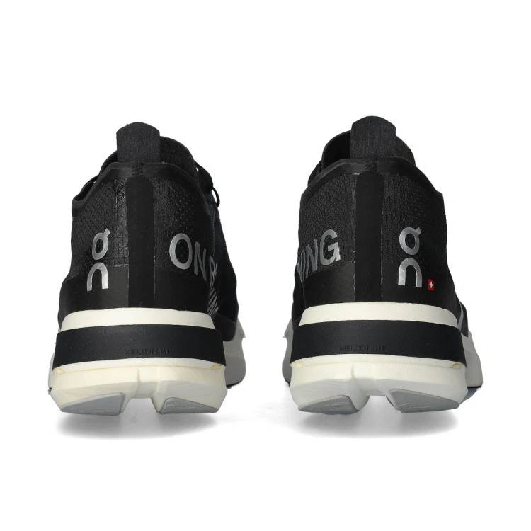 zapatilla-on-cloudboom-strike-black-4