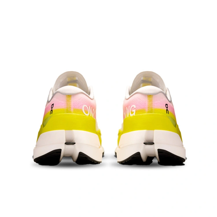 zapatilla-on-cloudboom-max-mujer-yellow-4