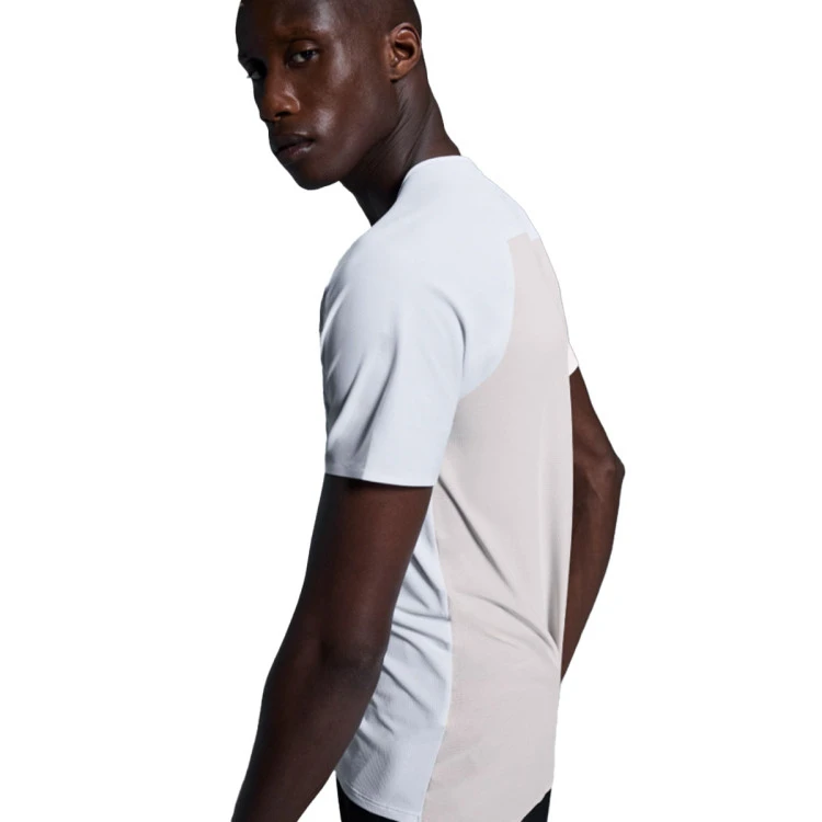 camiseta-on-performance-white-4