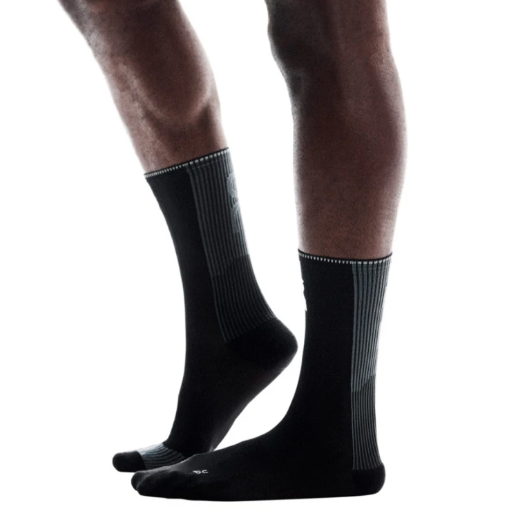 calcetines-on-calcetines-performance-run-sock-high-black-black-2