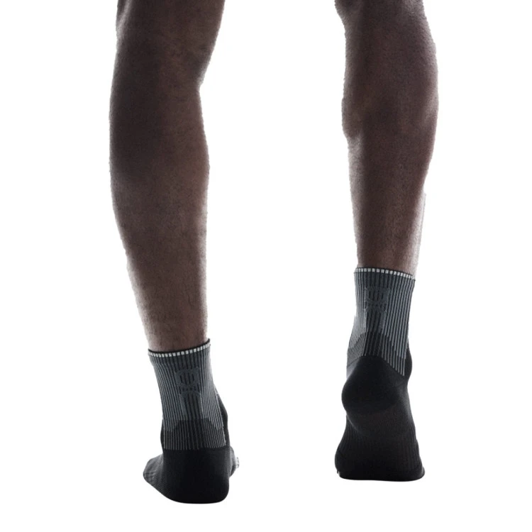 calcetines-on-calcetines-performance-run-sock-mid-black-black-1