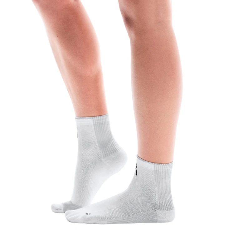 calcetines-on-calcetines-performance-run-sock-mid-white-white-2