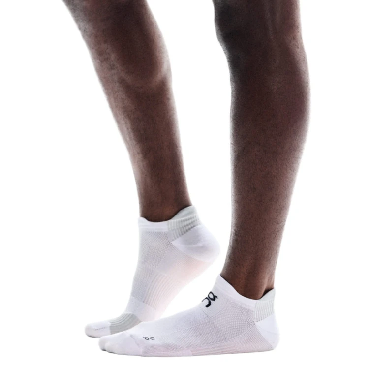 calcetines-on-calcetines-performance-run-sock-low-white-white-2
