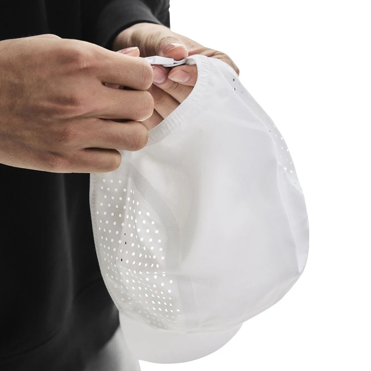 gorra-on-lightweight-white-3