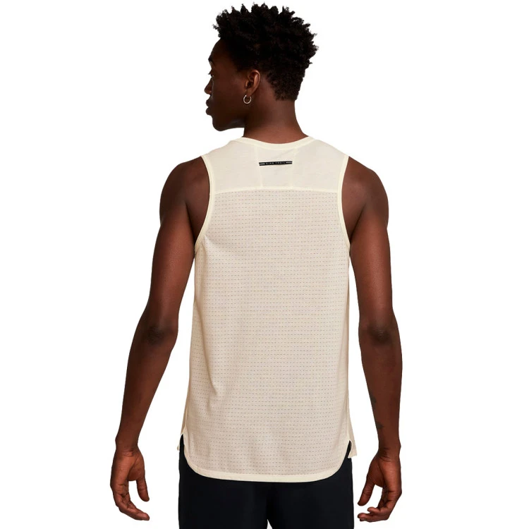 camiseta-nike-nk-dfadv-solar-chase-tnk-yellow-1