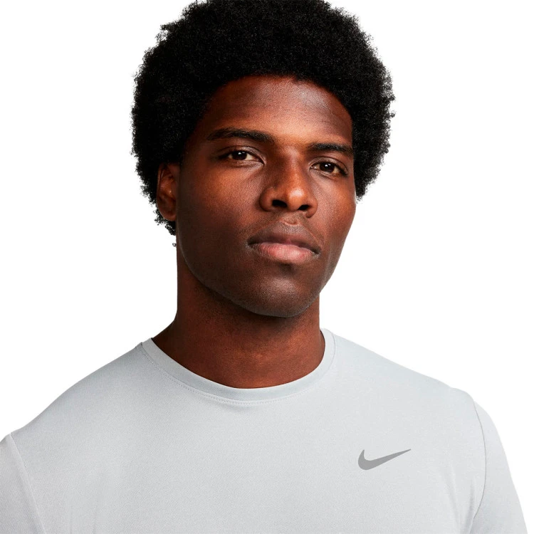 camiseta-nike-nk-df-uv-miler-grey-2