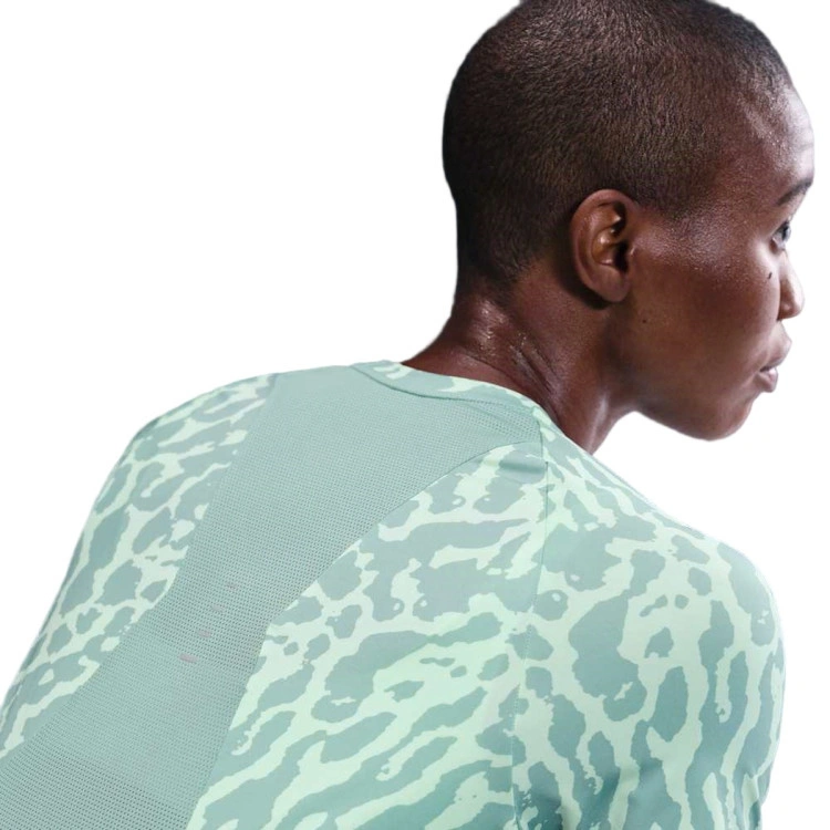 camiseta-nike-swift-mujer-green-3
