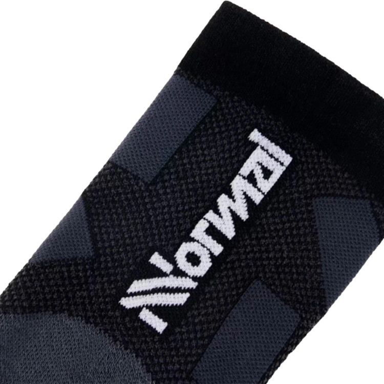 calcetines-nnormal-race-socks-black-1