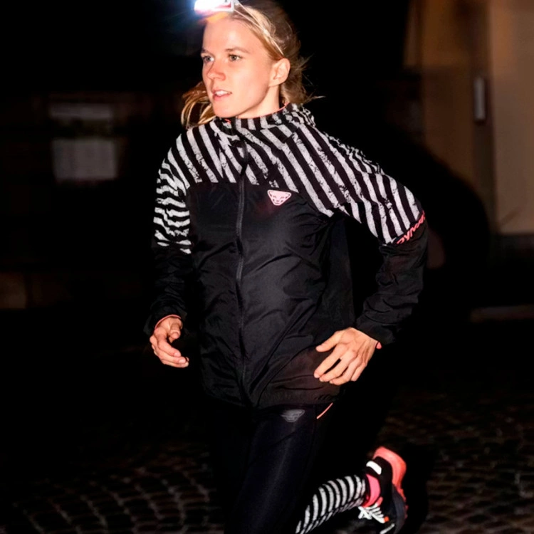 chaqueta-dynafit-trail-reflective-wind-black-out-6