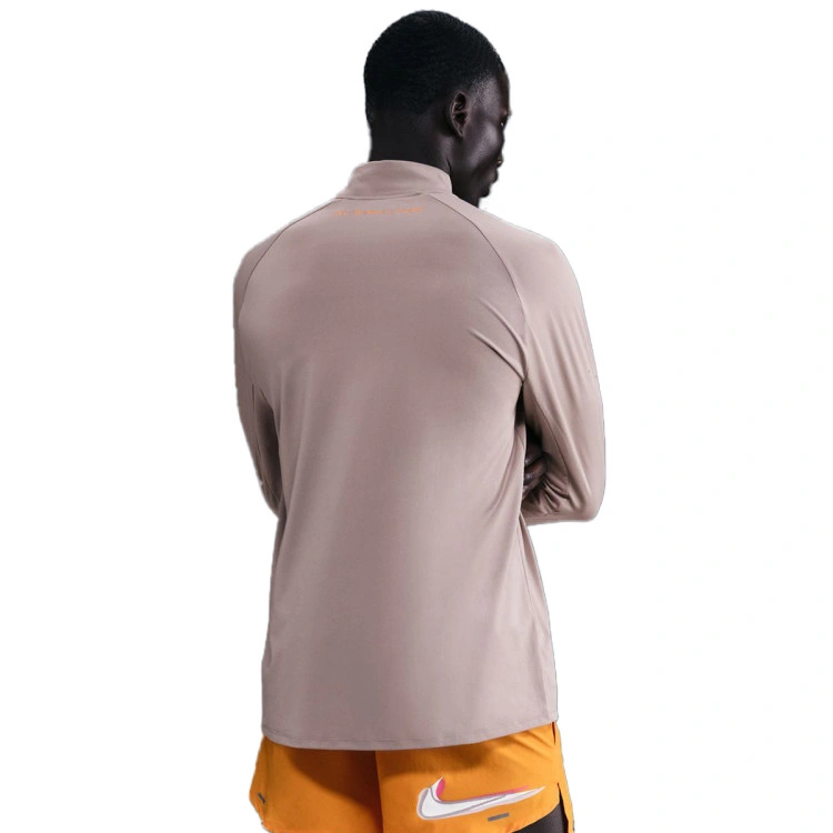 camiseta-nike-df-kipchoge-stride-malt-1