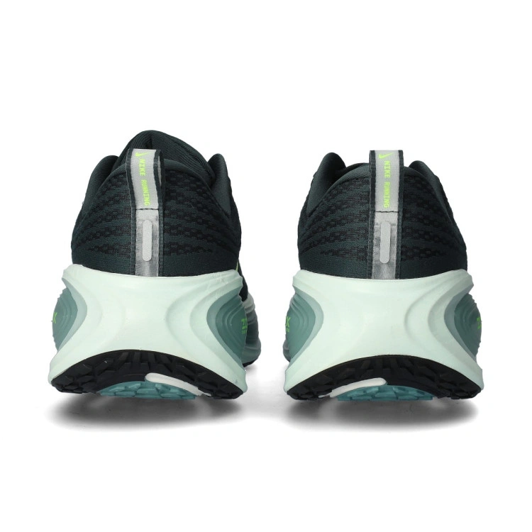 zapatilla-nike-vomero-plus-negro-4