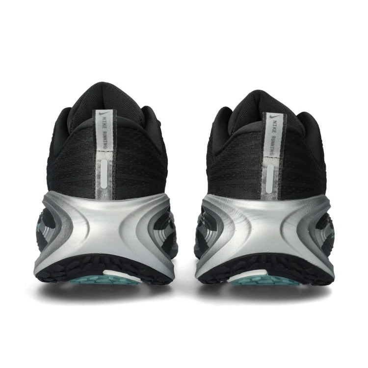 zapatilla-nike-vomero-plus-negro-4