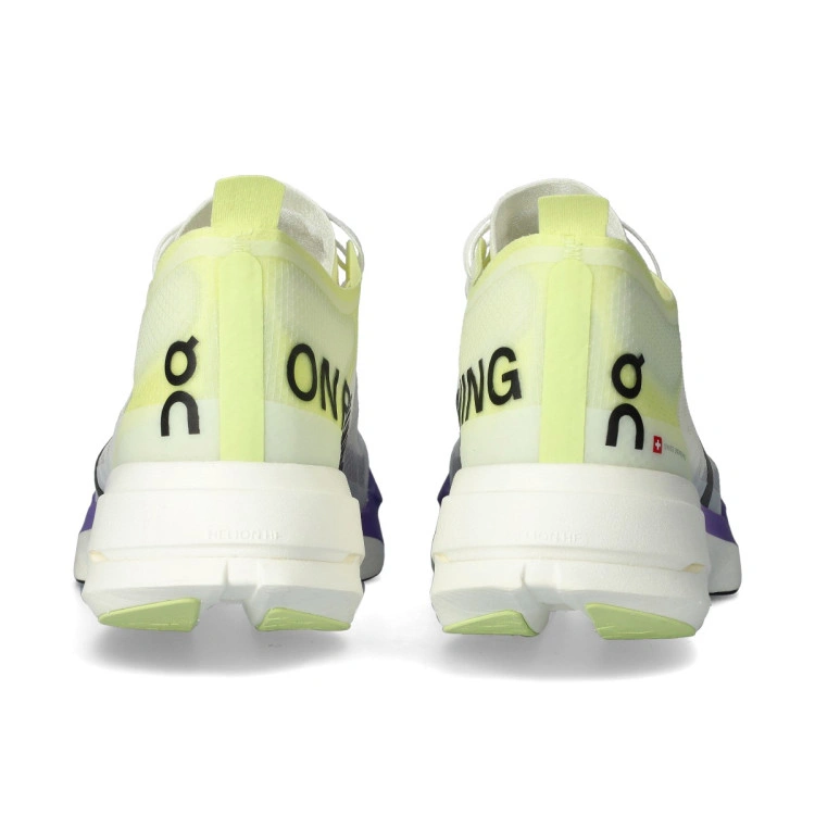 zapatilla-on-cloudboom-strike-juniper-limelight-4