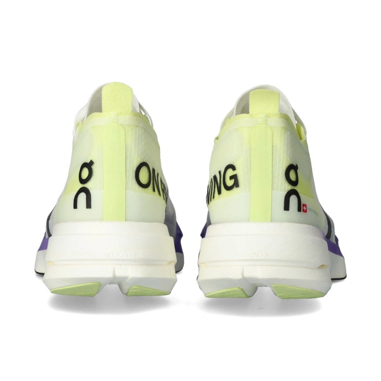 zapatilla-on-cloudboom-strike-mujer-juniper-limelight-4