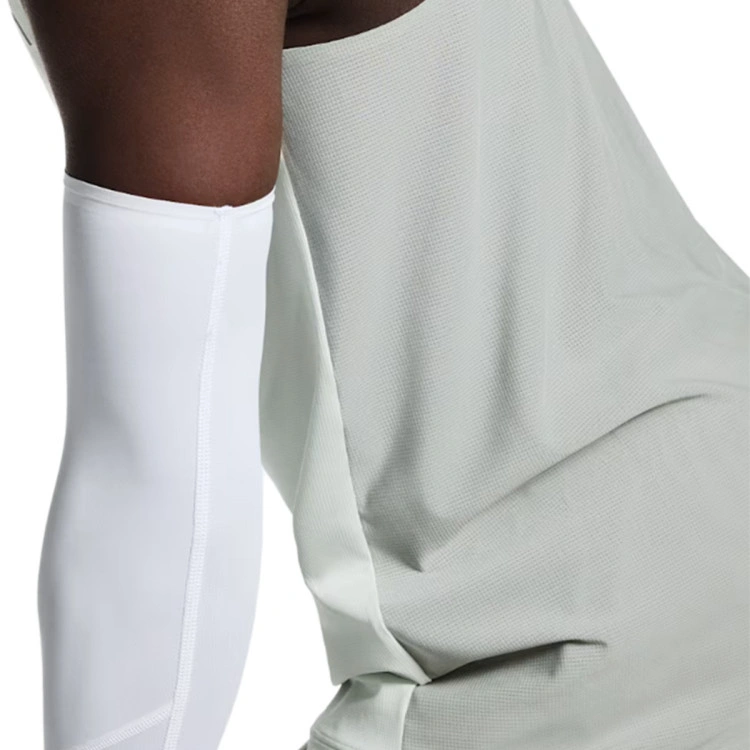 camiseta-on-performance-t-iceberg-tin-5