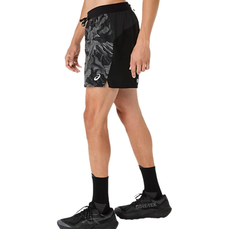 pantalon-corto-asics-fujitrail-all-over-print-5in-short-performance-black-carbon-cream-2