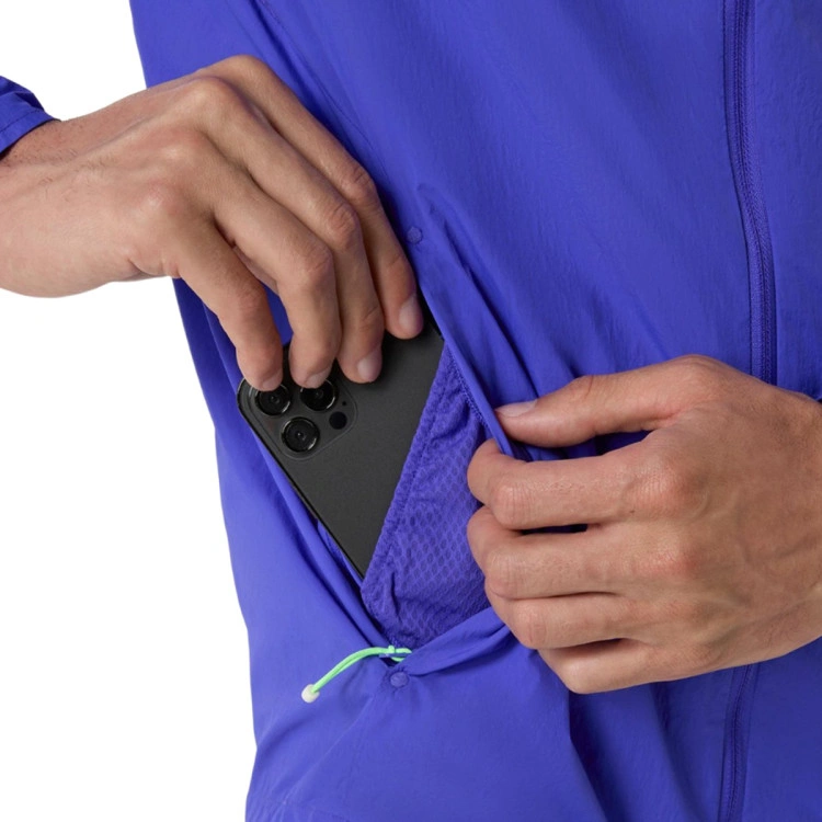 chaqueta-asics-road-packable-jacket-cobalt-burst-illuminate-green-7