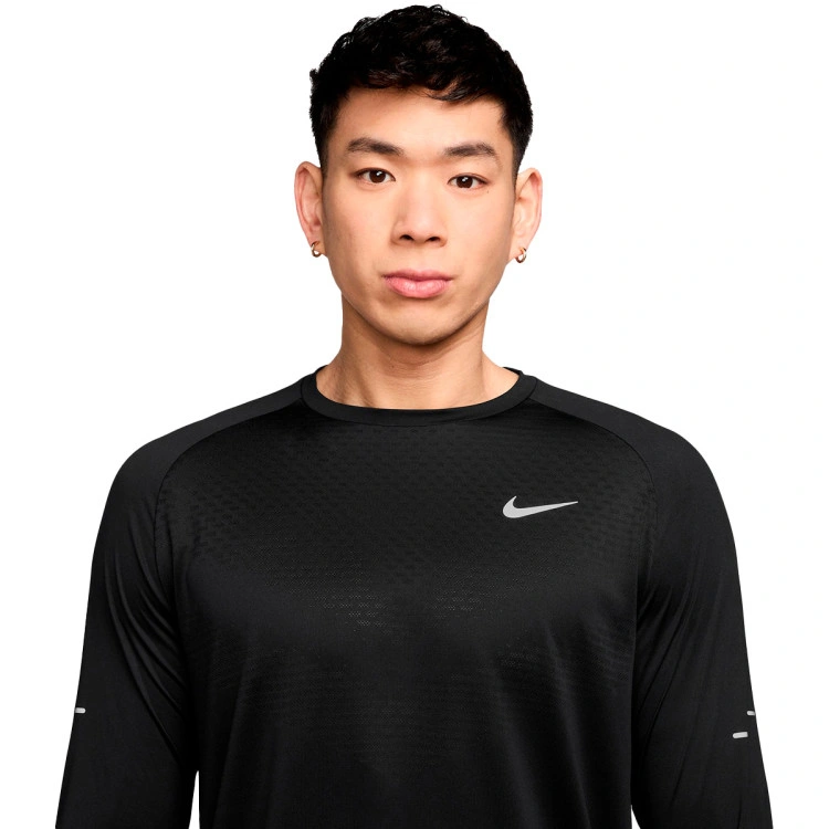 camiseta-nike-dri-fit-adv-stride-ls-top-black-reflective-silv-2