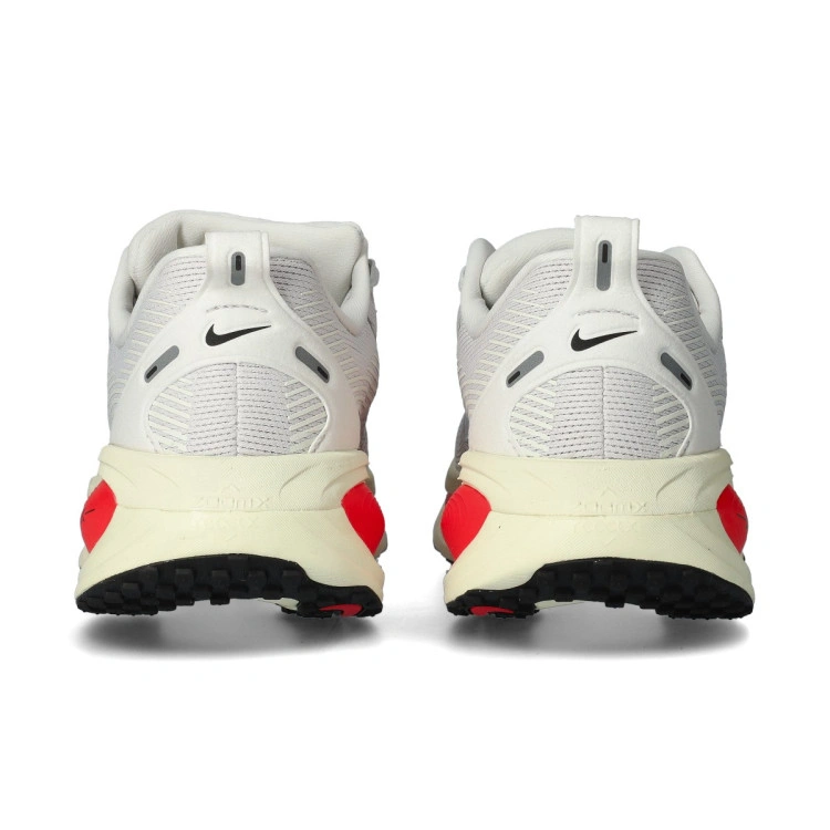zapatilla-nike-vomero-18-gris-4