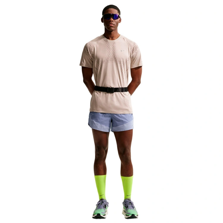 top-nike-dri-fit-adv-stride-nvlty-ss-top-cream-ii-mink-brown-reflective-silv-3