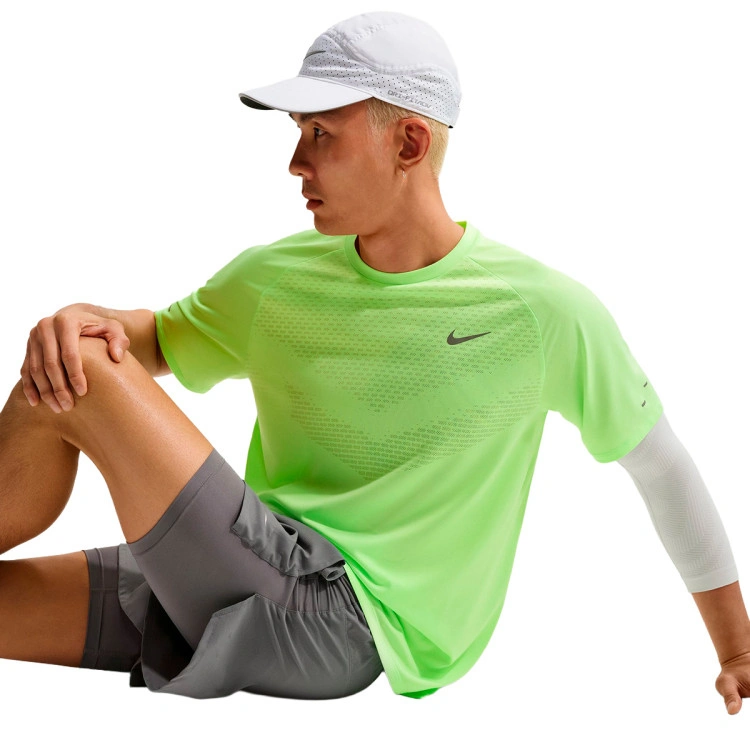 camiseta-nike-dri-fit-adv-stride-ss-top-lime-blast-reflective-silv-3