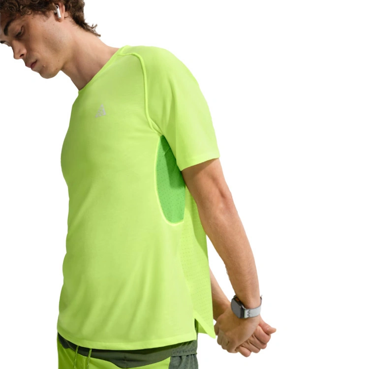 camiseta-nike-acg-dri-fit-adv-solar-chase-ss-volt-ice-mean-green-summit-white-2
