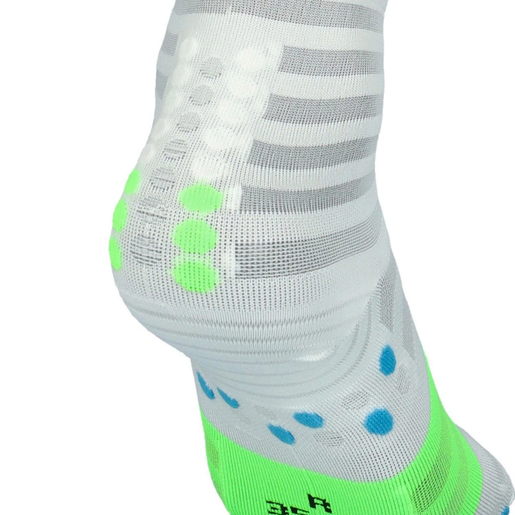 calcetines-compressport-pro-racing-socks-v4.0-ultralight-run-high-blanco-4