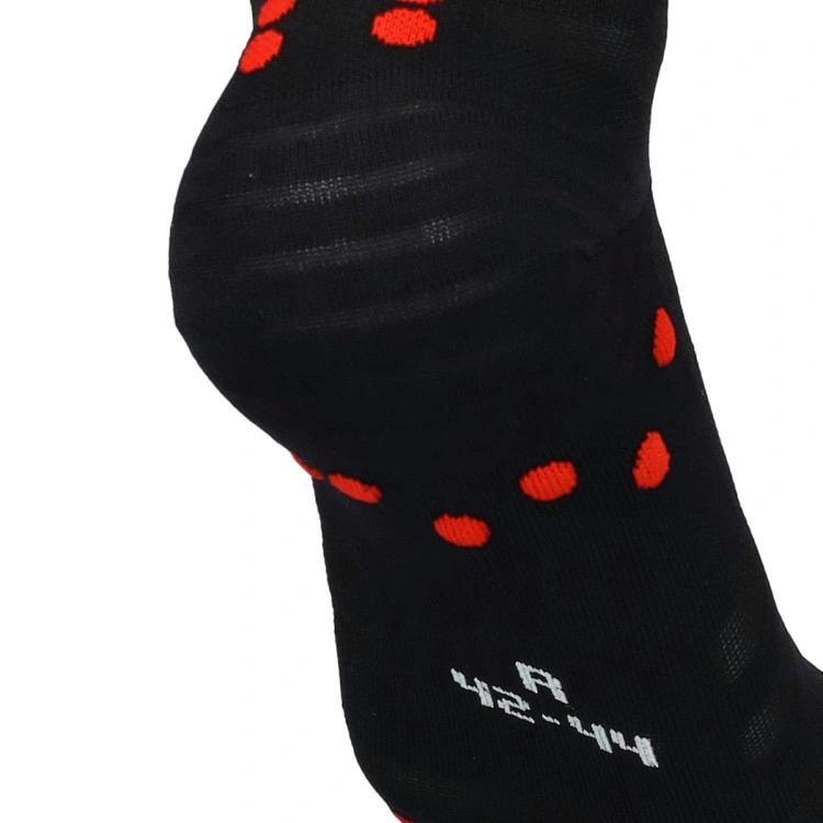 calcetines-compressport-pro-racing-socks-v4.0-ultralight-run-high-negro-4