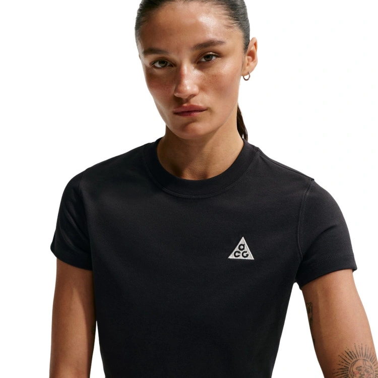 camiseta-nike-mujer-acg-dri-fit-fitted-tri-ss-black-summit-white-2