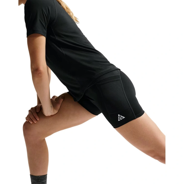 malla-corta-nike-mujer-acg-trail-dri-fit-hr-4in-tight-shirt-black-summit-white-6