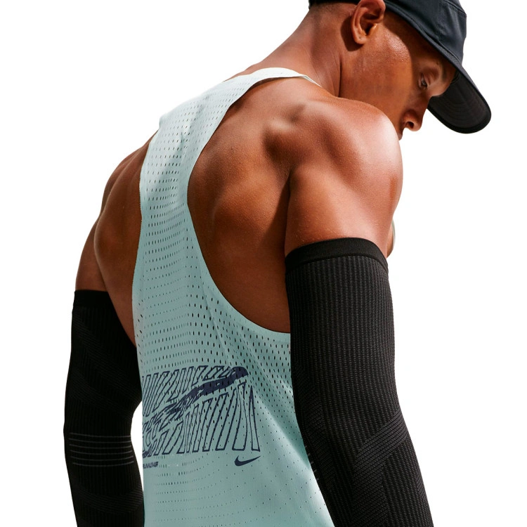 camiseta-nike-hombre-nike-dri-fit-advanced-aeroswift-graphics-snglt-barely-green-lapis-3