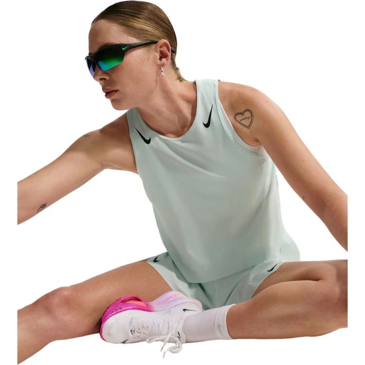 top-nike-aeroswift-dri-fit-adv-mujer-barely-green-black-2