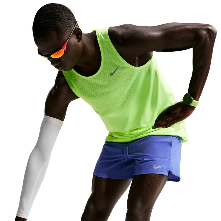 pantalon-corto-nike-hombre-nike-dri-fit-stride-5in-bf-short-lapis-reflective-silv-2