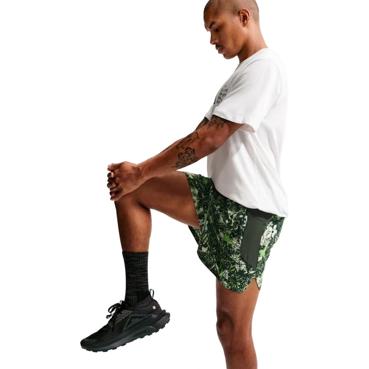 pantalon-corto-nike-acg-dri-fit-scnd-snrse-6-sh-aop-mean-green-black-spruce-summit-white-2