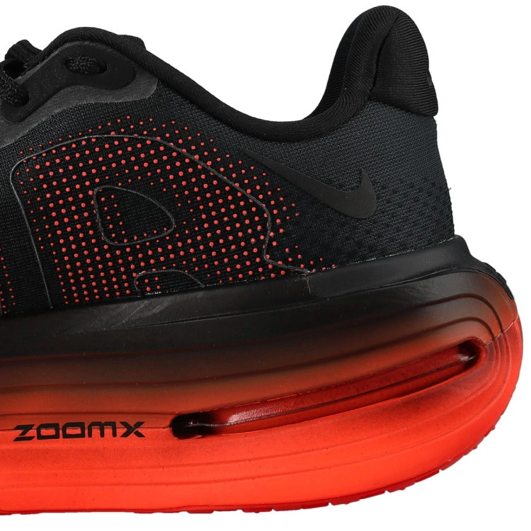zapatilla-nike-vomero-premium-black-black-brt-crimson-8