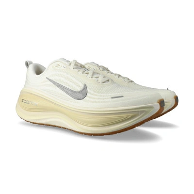 Zapatilla Nike Vomero Plus Essentials