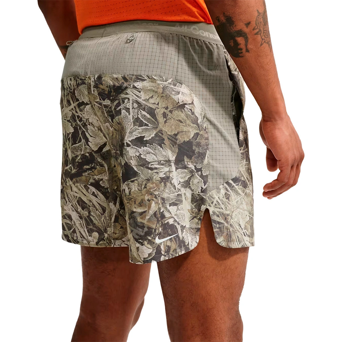 camiseta-nike-hombre-acg-dri-fit-essential-6bf-sh-aop-sequoia-light-army-summit-white-1