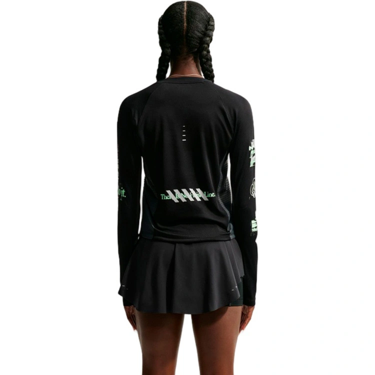 camiseta-nike-mujer-nike-swift-jersey-top-ls-nv-black-iron-grey-illusion-green-reflective-si-1