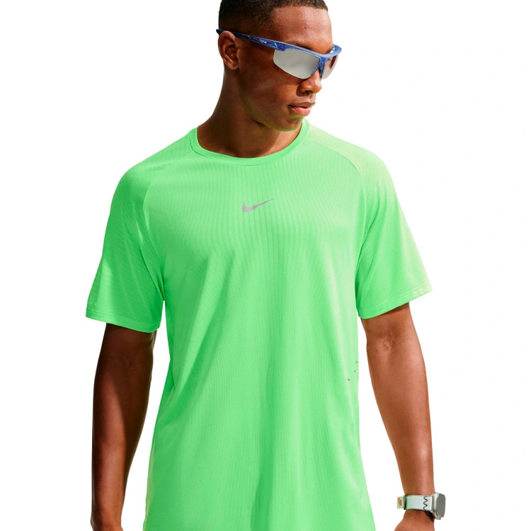 camiseta-nike-af-stride-ss-top-volt-light-silver-reflective-silv-0