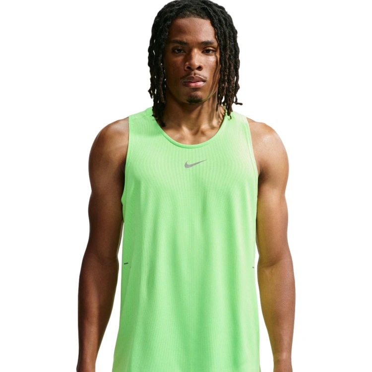 top-nike-hombre-nike-af-stride-tank-volt-light-silver-reflective-silv-2