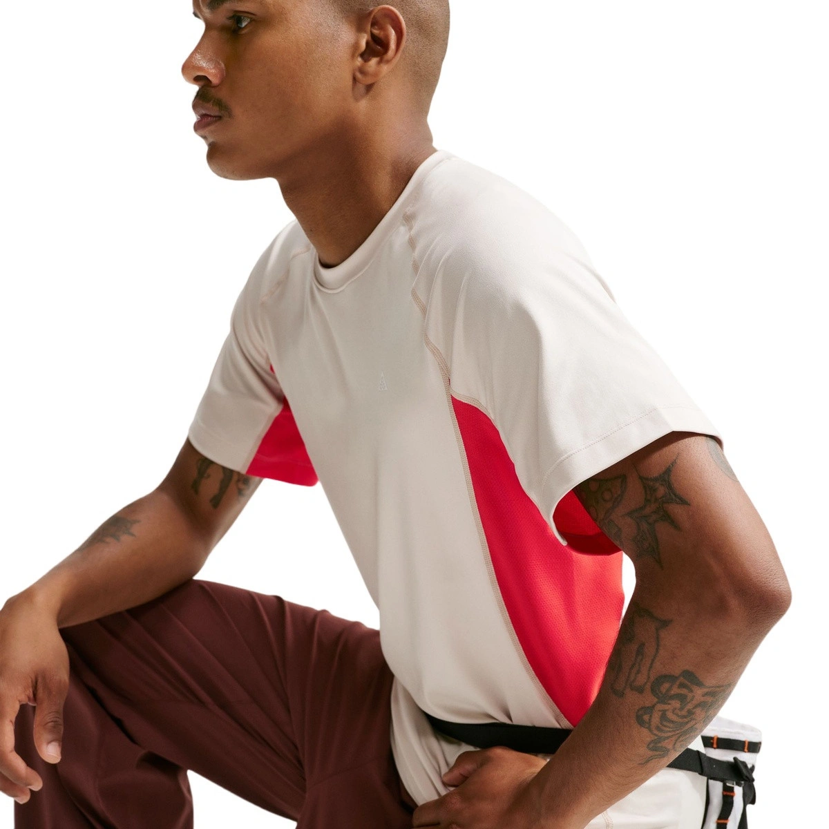 camiseta-nike-hombre-acg-dri-fit-wildsee-bslyr-ss-top-lt-orewood-brn-lt-crimson-summit-white-4