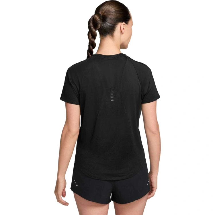 camiseta-nike-mujer-nike-swift-dri-fit-top-ss-standard-black-reflective-silv-1