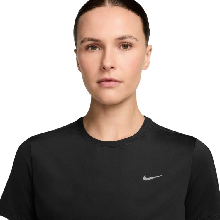camiseta-nike-mujer-nike-swift-dri-fit-top-ss-standard-black-reflective-silv-2