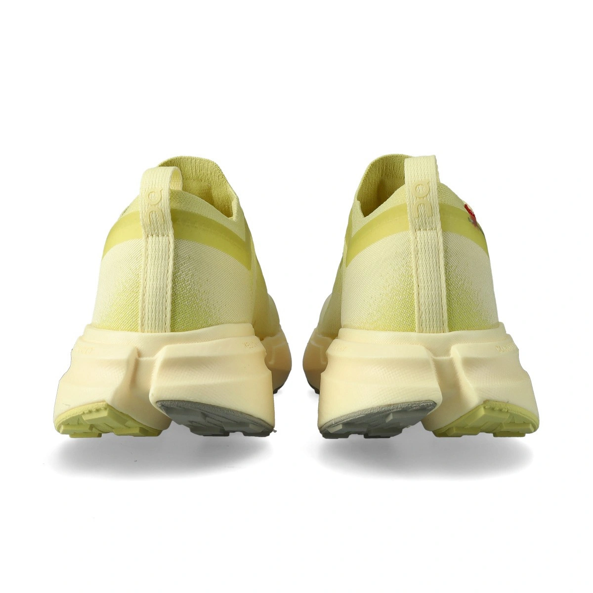 zapatilla-on-cloudsoma-acacia-lychee-4