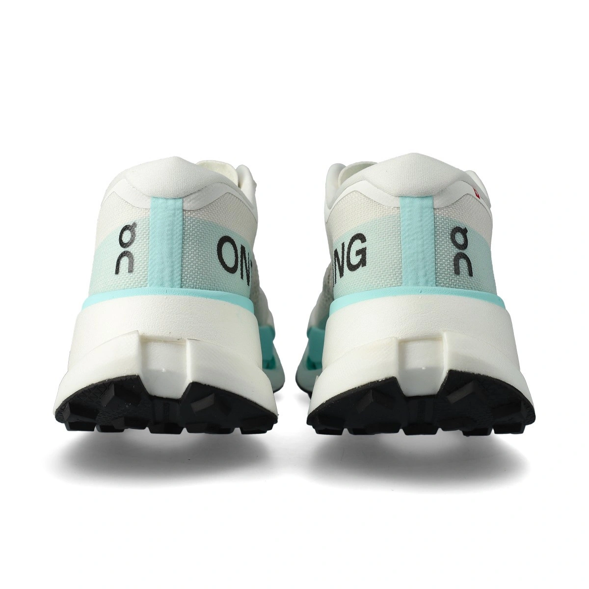 zapatilla-on-cloudultra-pro-ivory-celeste-4