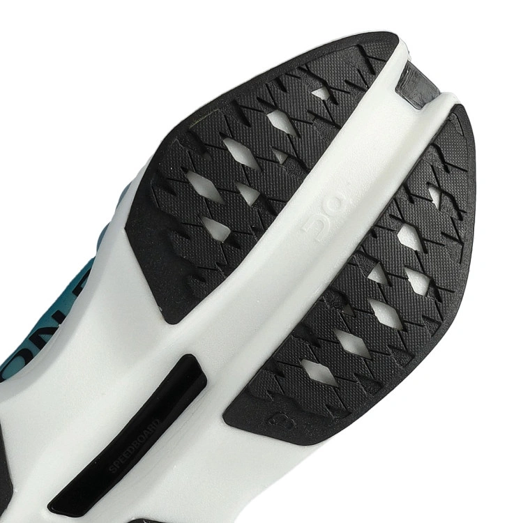 zapatilla-on-cloudboom-max-white-flurry-7