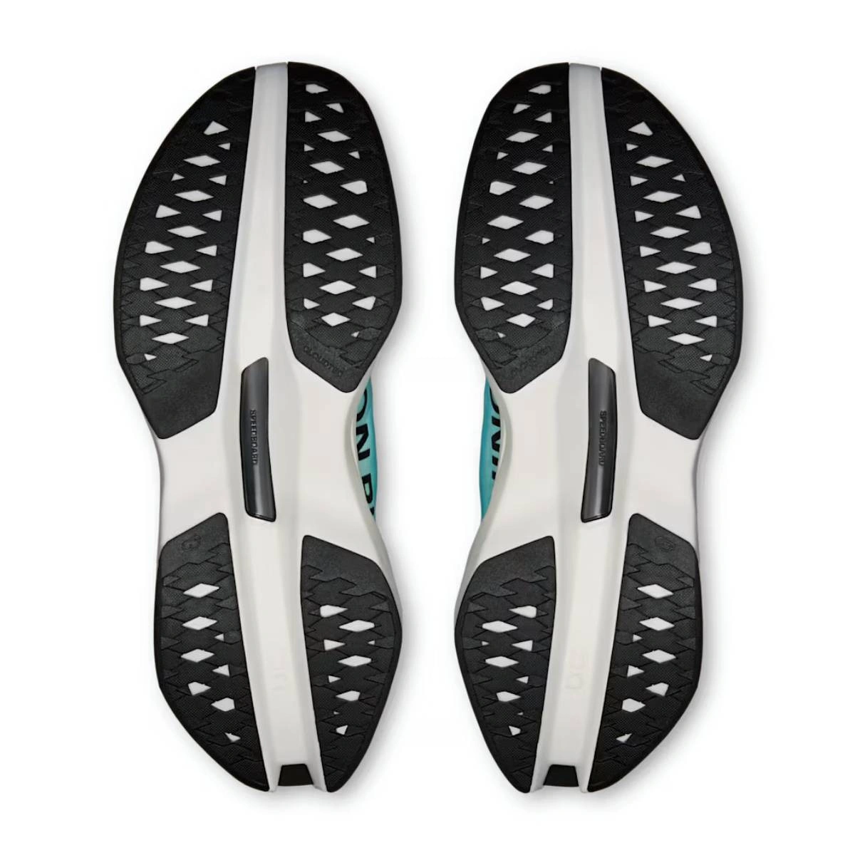 zapatilla-on-cloudboom-max-white-flurry-3